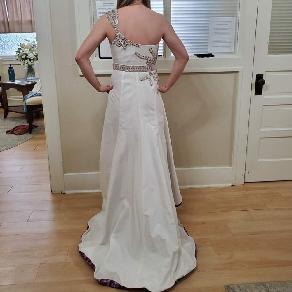 NWT size 4 (tag 8) ivory & lavender prom/pageant/evening gown by Terani Couture - Picture 3 of 3